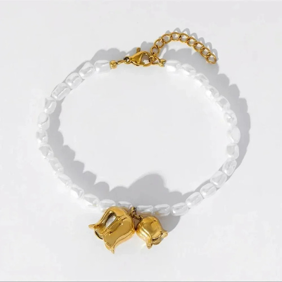 Anthropologie Freshwater Pearl Gold and White Beaded Bracelet - Picture 4 of 10